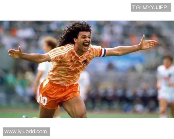 传奇球星足球后腰的代表人物及其在历史上的独特地位解析 传奇球星足球后腰的代表人物及其在历史上的独特地位解析